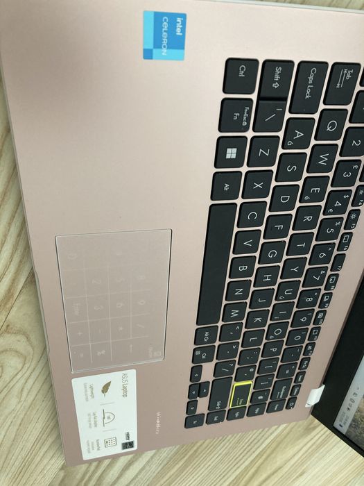 Laptop Asus • ca NOU • notebook