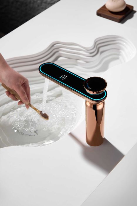 Луксозен смесител с LED подсветка и дисплей W143