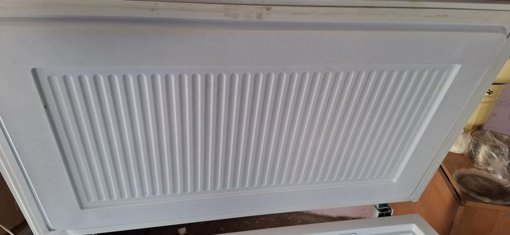 Морозильник почти новый