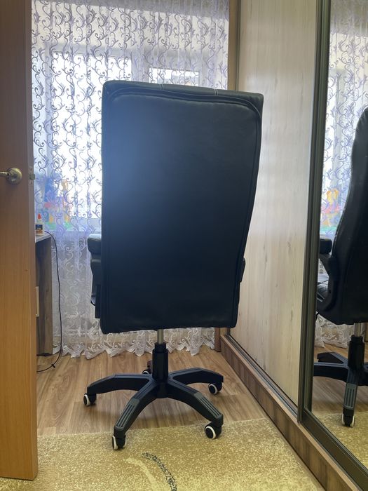 Кресло офисное б/у