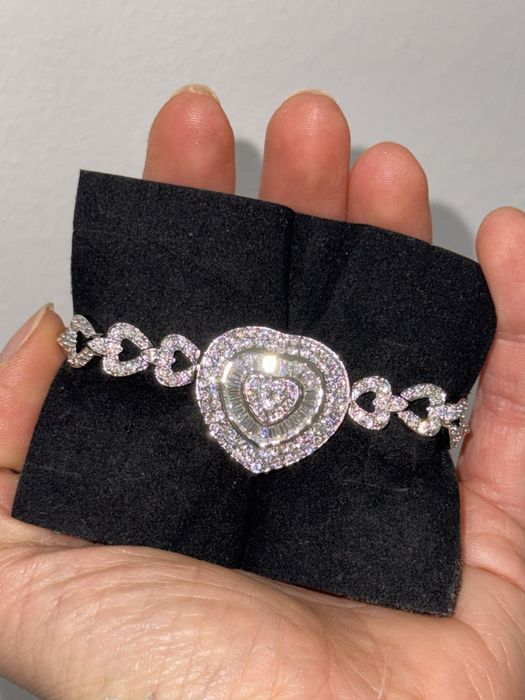 Brățară din argint cu safire albe