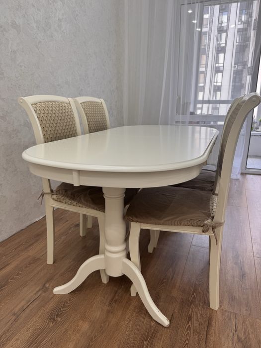 Продам стол -трансформер Малазийский