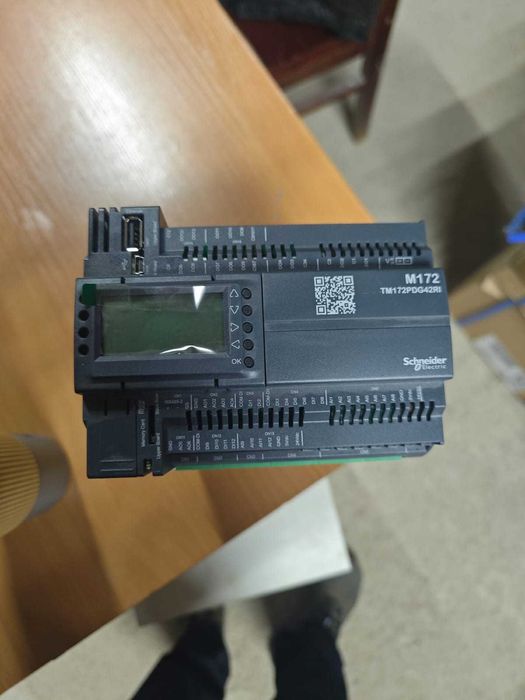 Продам Контроллер Schneider TM 172 PDG 42 RI