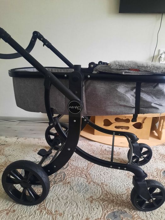 Коляска с люлькой