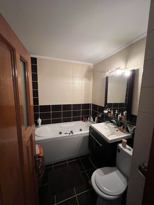 Apartament 3 camere decomandat, 2 băi, 2 balcoane, ultracentral – Strada Victoriei, Târgu Jiu