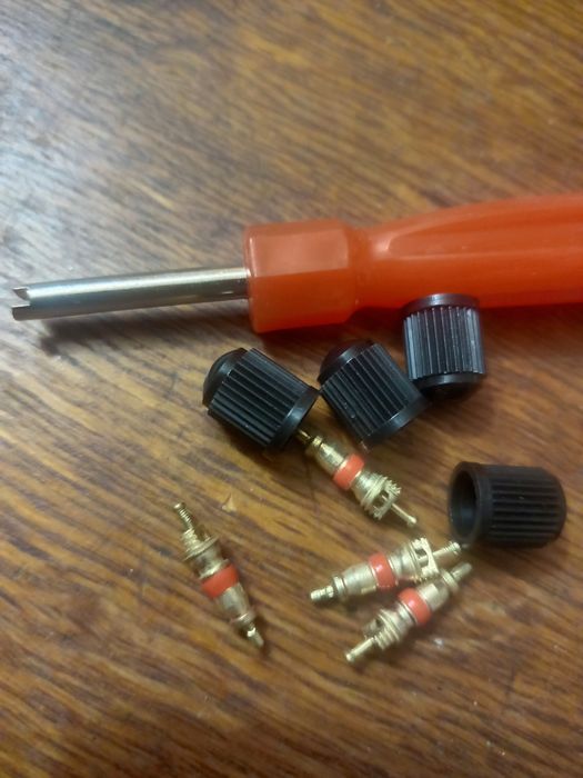 Kit valve,capacele+ șurubelniță