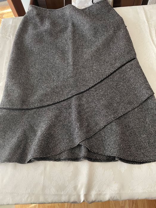 Vând fusta călduroasă, de stofă