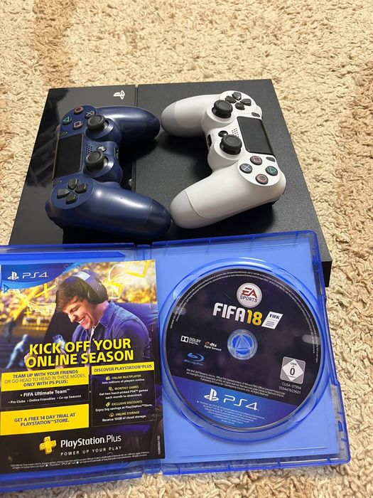 Ps4 cu 2 manete si 1 joc