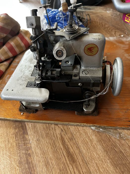 Продам оверлок советский