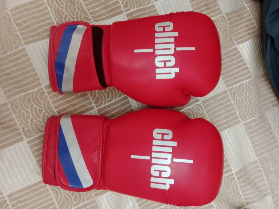 Продаю  Clinch боксерские перчатки 
Размер 1