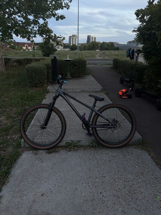 Vand dirt jumper