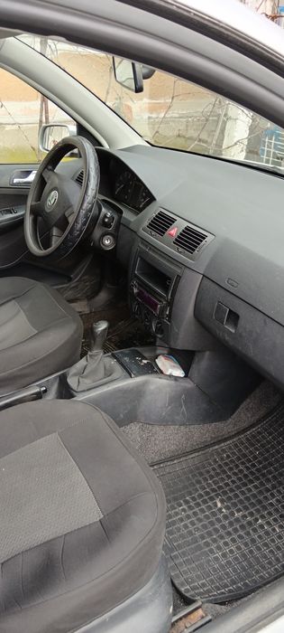 Vând Skoda Fabia motor  1.2  anul 2004