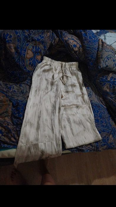 Pantaloni evazați/largi