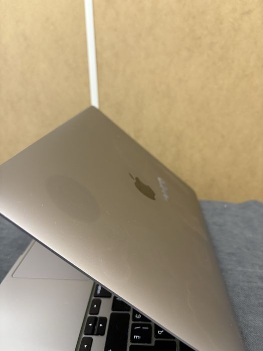 Продам Apple Macbook air 13