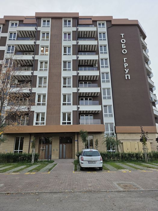 Продавам гаражно паркомясто