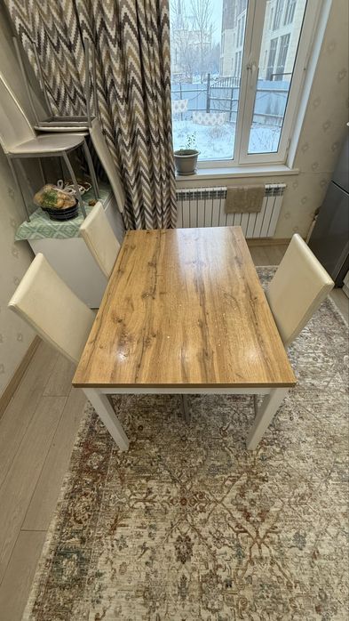 Продается стол со стульями