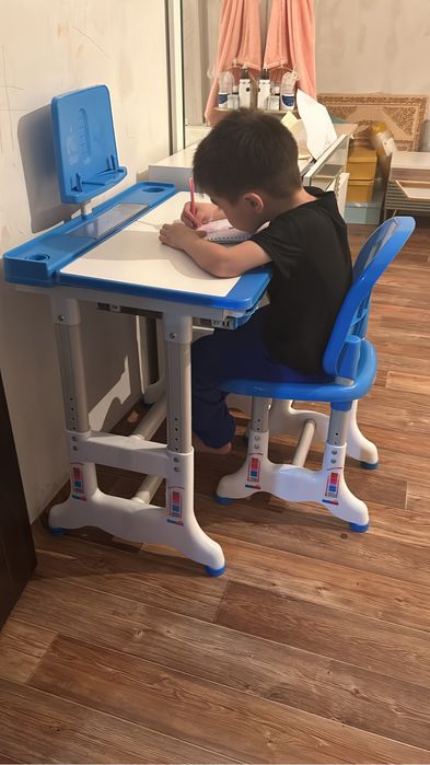 Парта для детей прочный