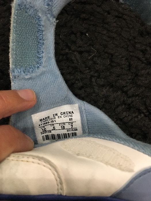 Nike Adidas буйки