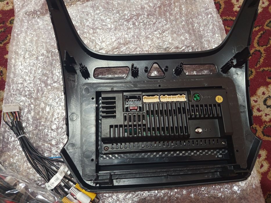 Автоманитор ва магнитола завод  кобалтга рамкаси билан 2 даст сотилади