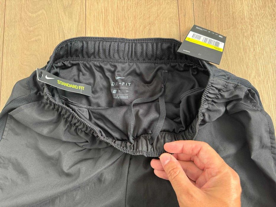 Nou Nike S barbati pantaloni scurti alergare DriFit
