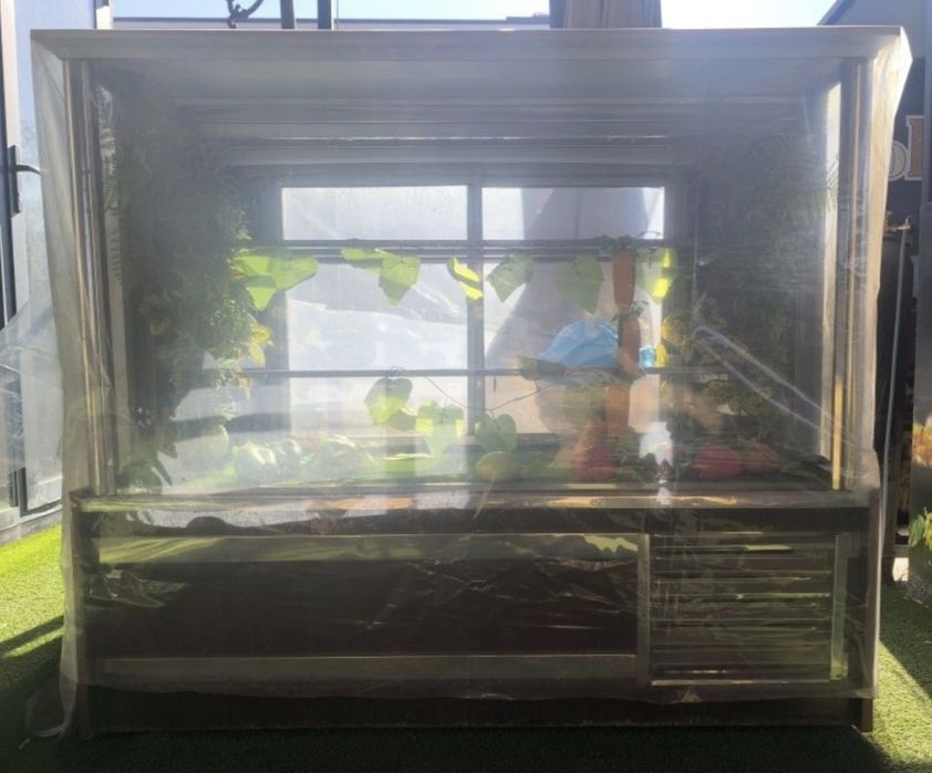 Ветринный Холодильник:
Сделан из нержавейки мотор новый Испанский - 4.