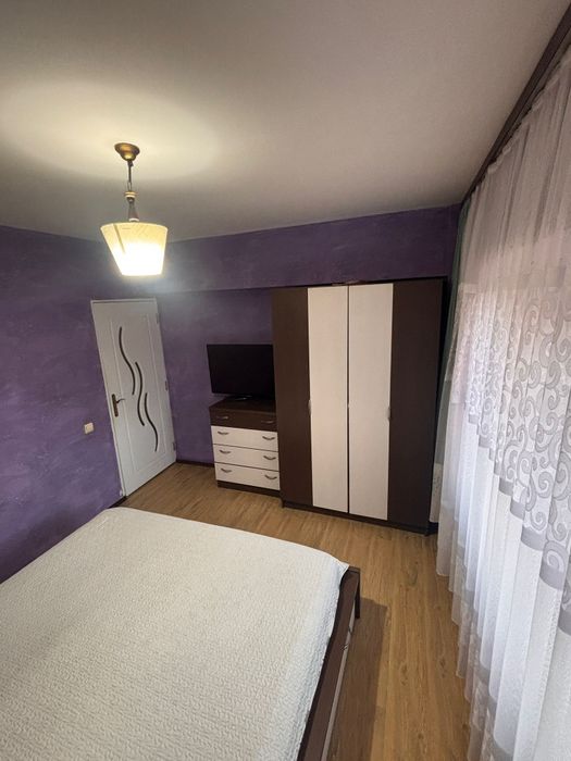 Vând apartament 4 camere