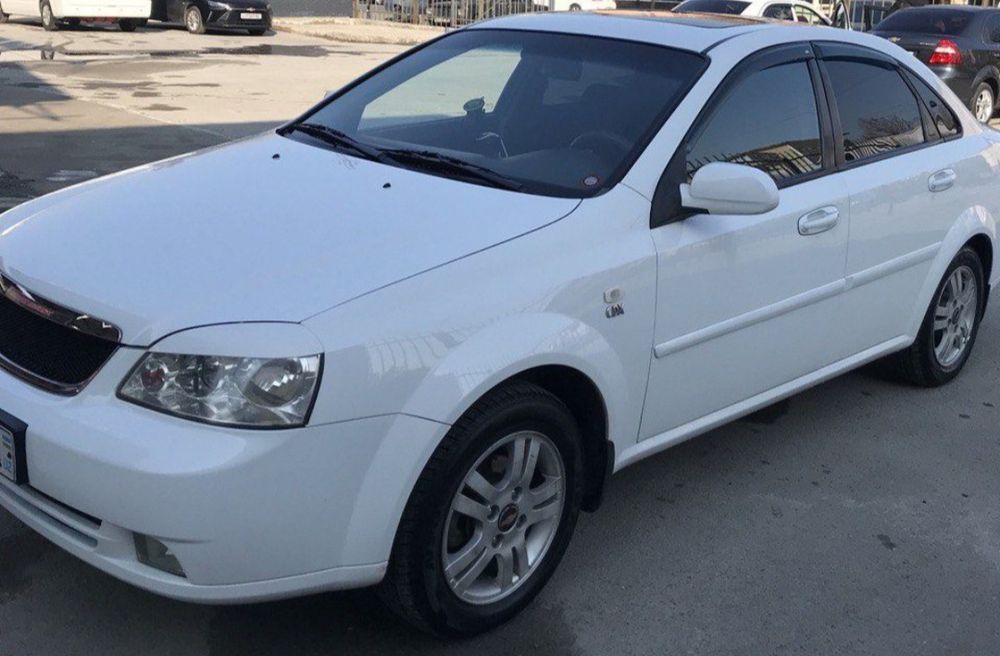 Lasetti 1.8 Avtomat sotiladi olasiz minasiz 20-25% bor oldi orqa butun