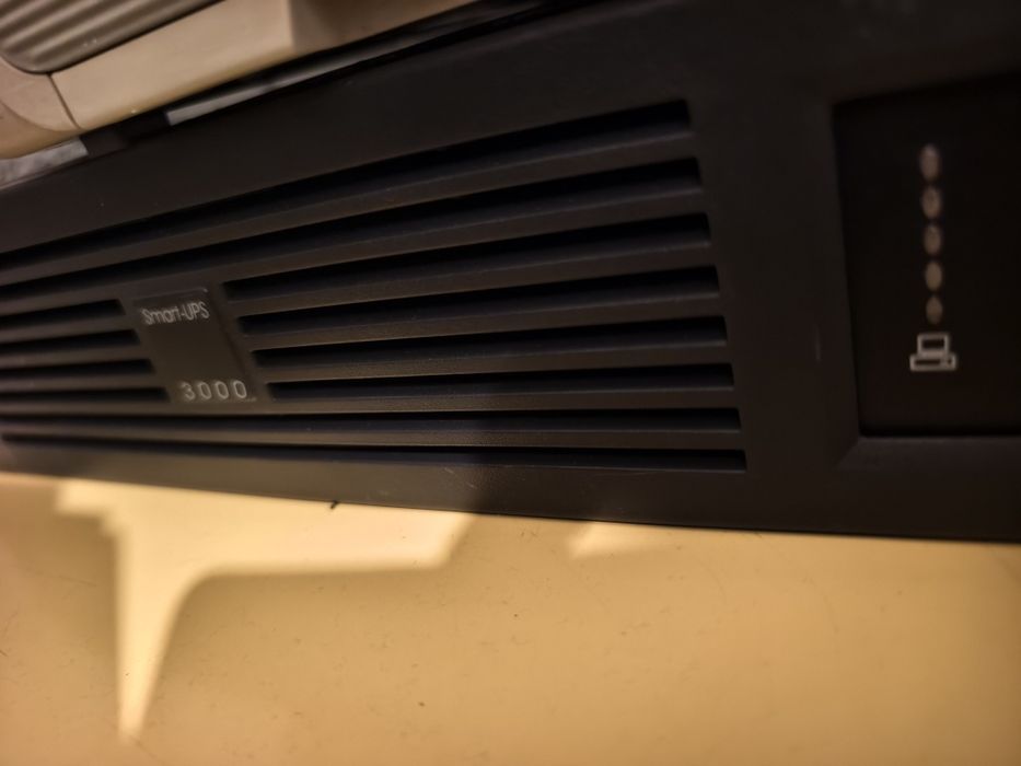 Ups APC 3kw sua3000rmi2u
