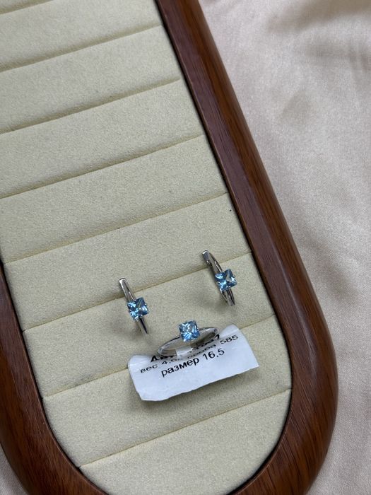 Золотой комплект с синими камнями