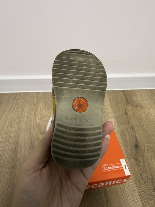 Încălțăminte Biomecanics