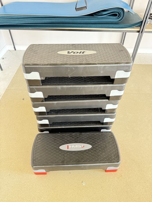 Степери за аеробика няколко размера и аксесоари за тренировки