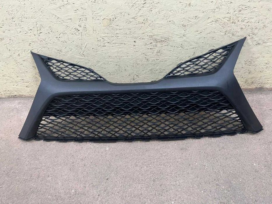 Решетка бампера Тойота Камри 70 (SE) / Toyota Camry 70