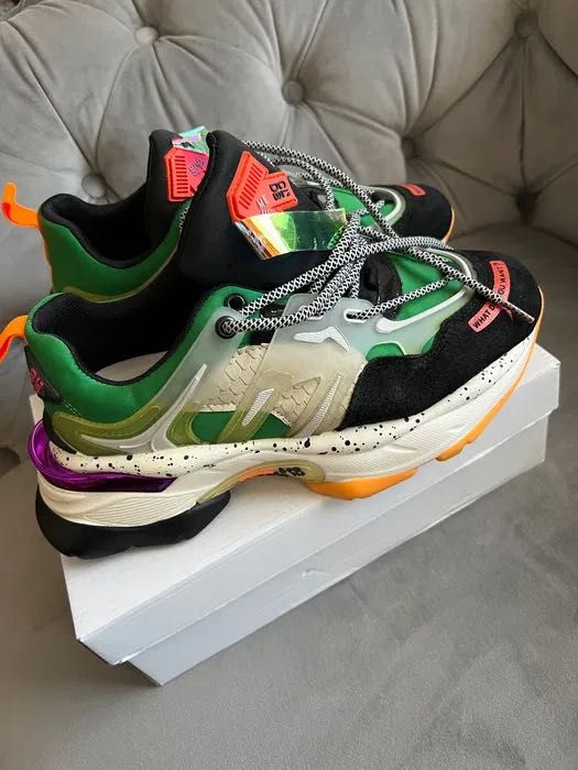 Adidași colorați noi din piele naturală,mărimea 40