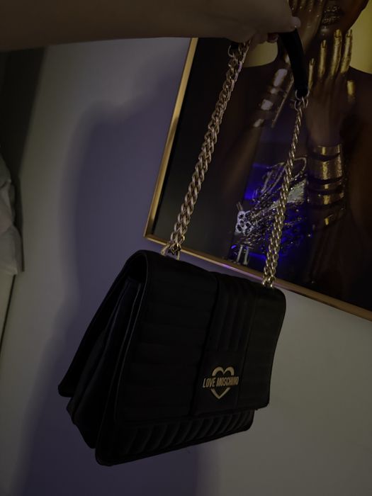 Geanta de umar, love moschino