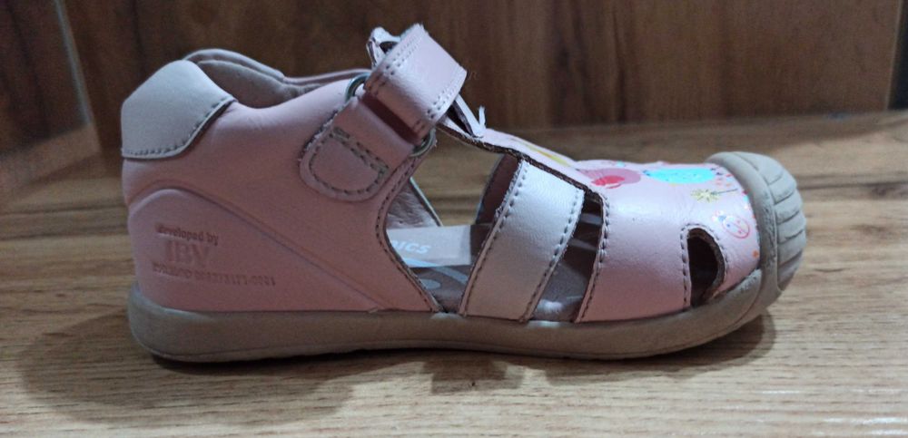 Детские сандалии для девочки Biomechanics 25 размер.
