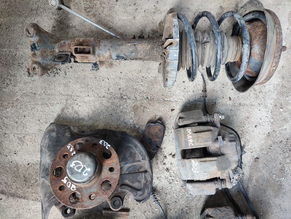 Запчасти на Мерседес 203