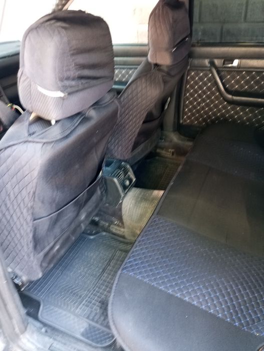 Audi 100 автомобиль