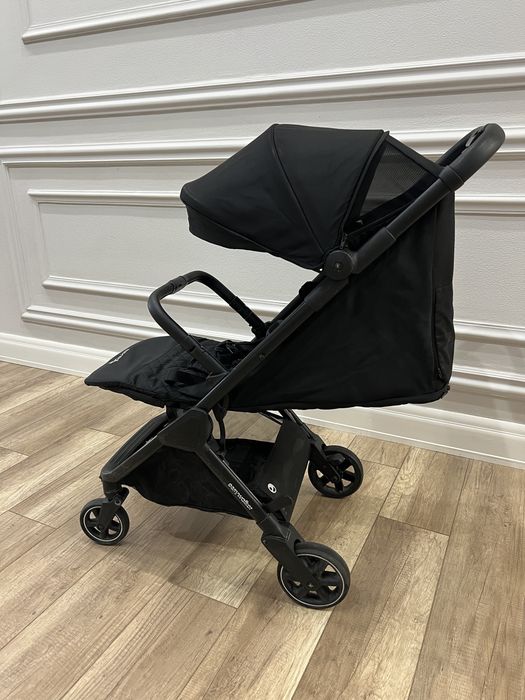 продам фирменную коляску easywalker