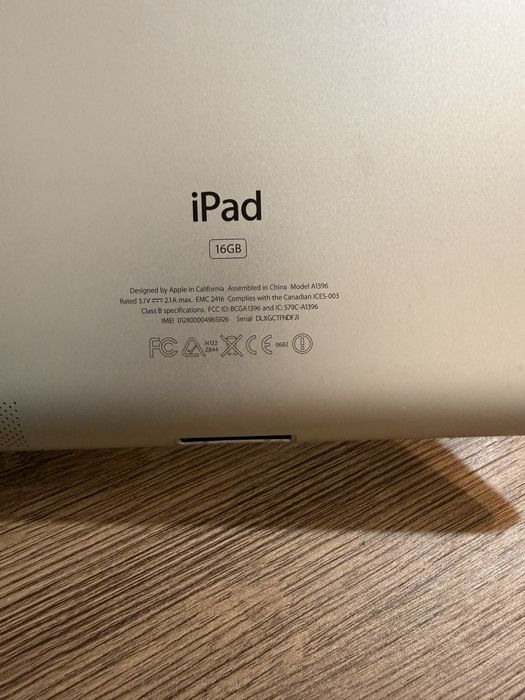 Vand tableta IPad 16gb pentru piese.