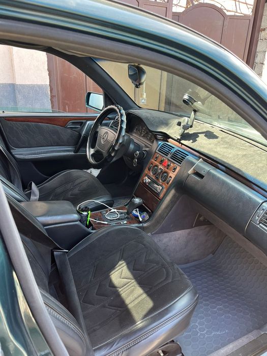 Продаётся срочна автомобиль марки Mersedes