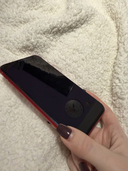 Iphone 11 червен