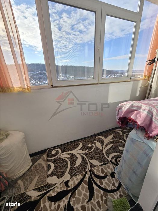 Alexandru cel Bun, 3 camere decomandat, geam la baie, liber