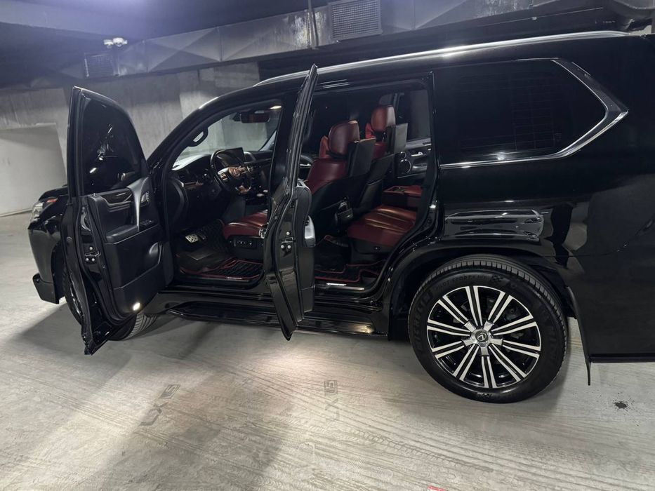 Lexus LX570 Supersport. Состония отличное. 2019 года.