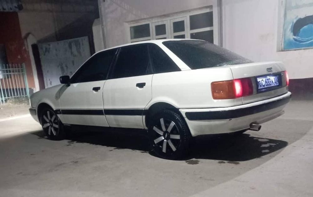 AUDI 80 сотилади