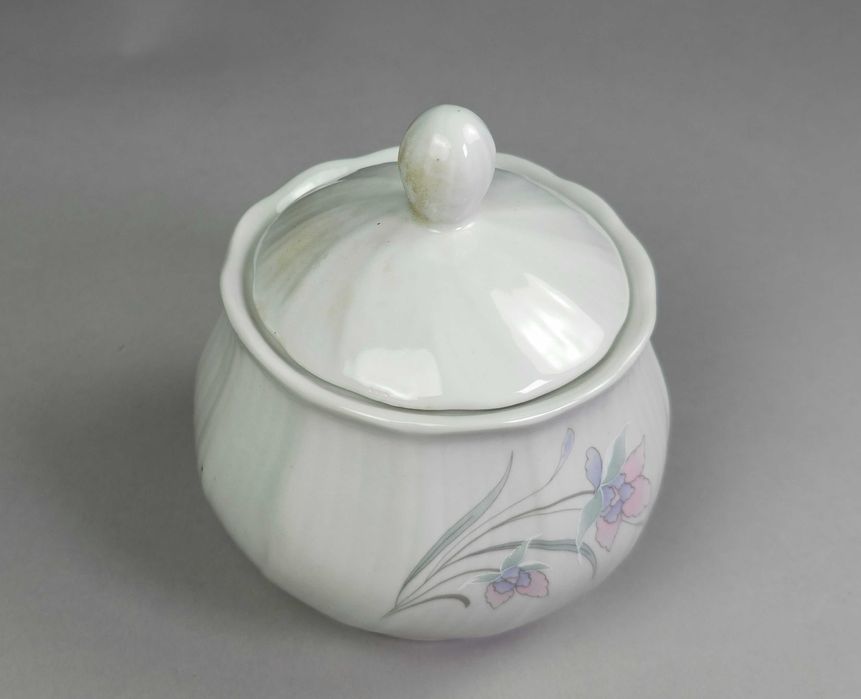 Сервиз за чай (порцелан)