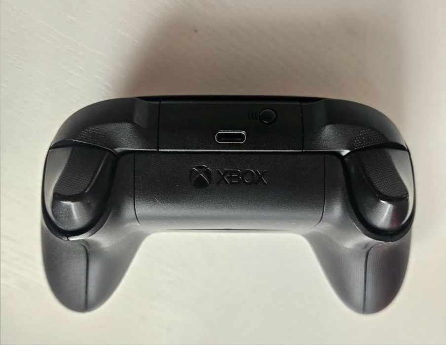 Xbox series joystik qora rang korobkasi yo