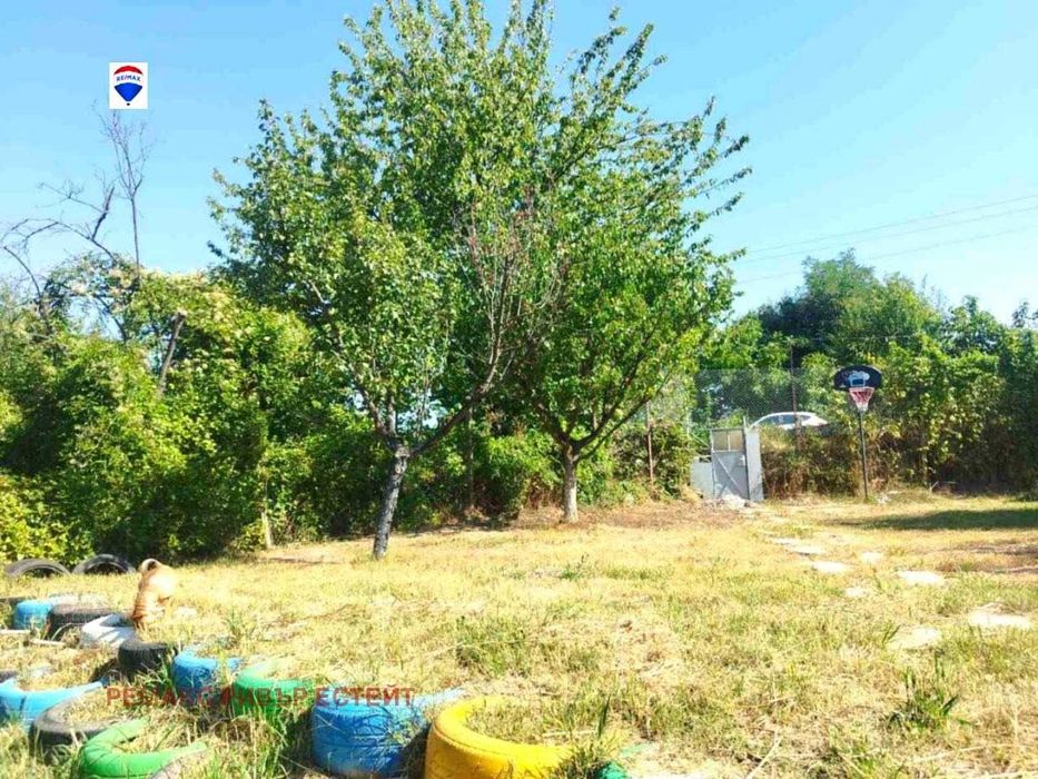 Вила на три етажа за продажба 10 километър