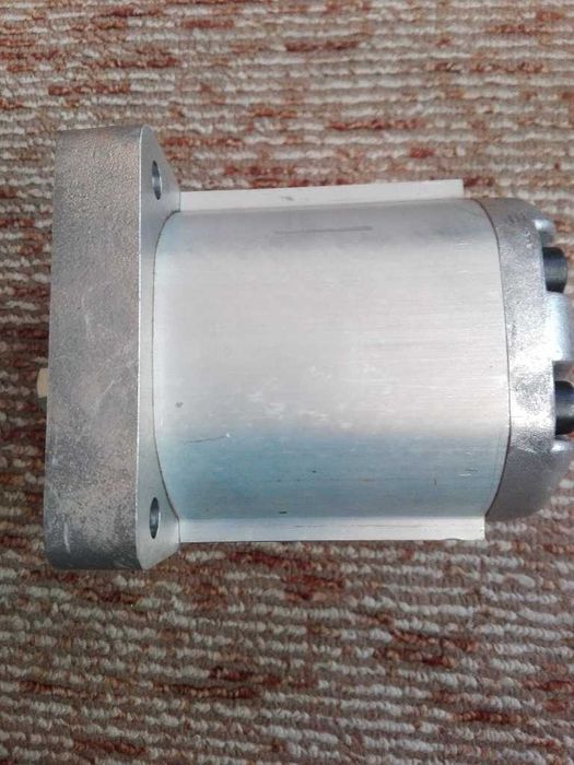 Маслена помпа за кроялна машина Атом!