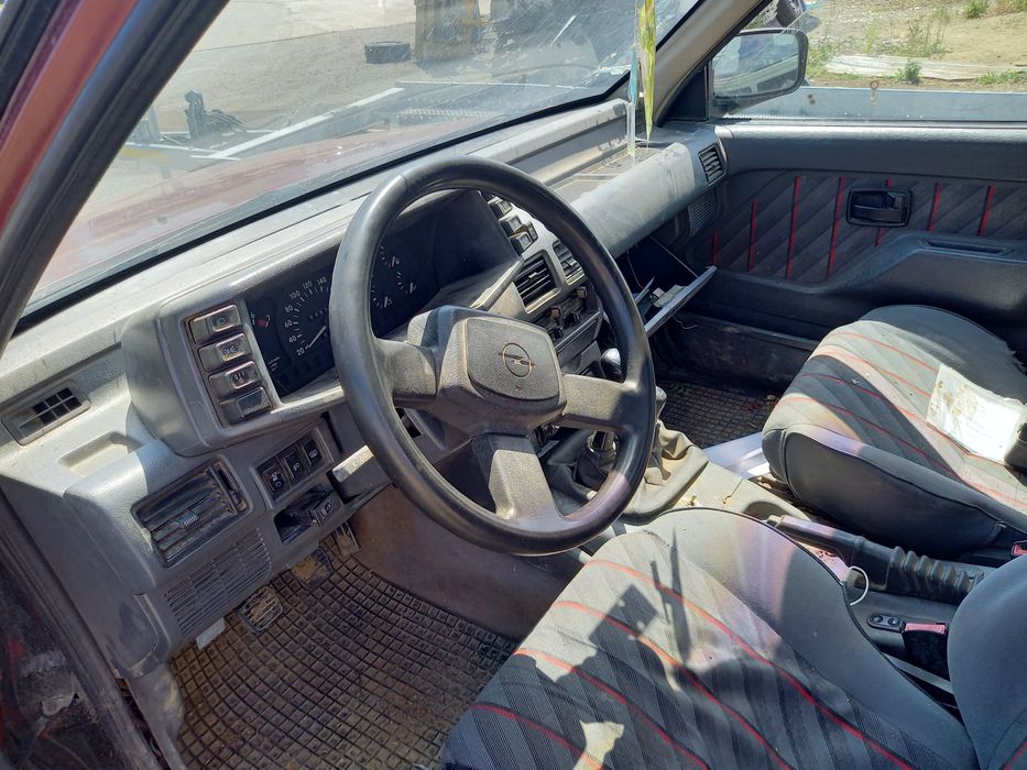 Опел Фронтера 2.0 i на части !