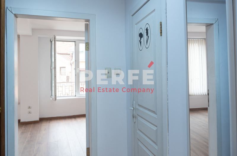 Дава се под наем Двустаен апартамент в Бургас, Център - 65 кв.м за 350 € - Снимка #6